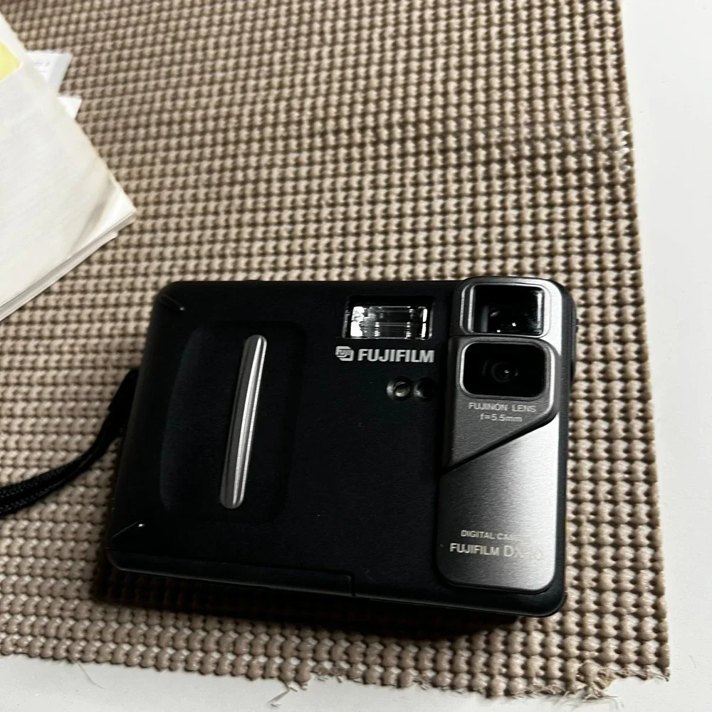 Fujifilm DX-10 Vintage Digital Camera Black Fujinon Lens 5.5mm CCD Boxed Kit‎